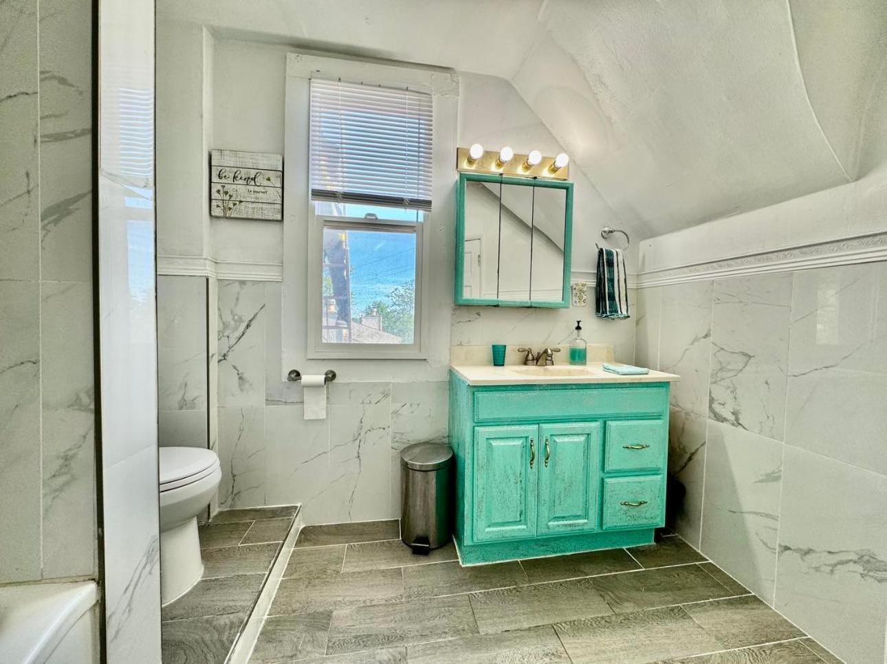 Private Room Tiny With Shared Bathroom Near Seatac Airport And Downtown Seattle Bagian luar foto
