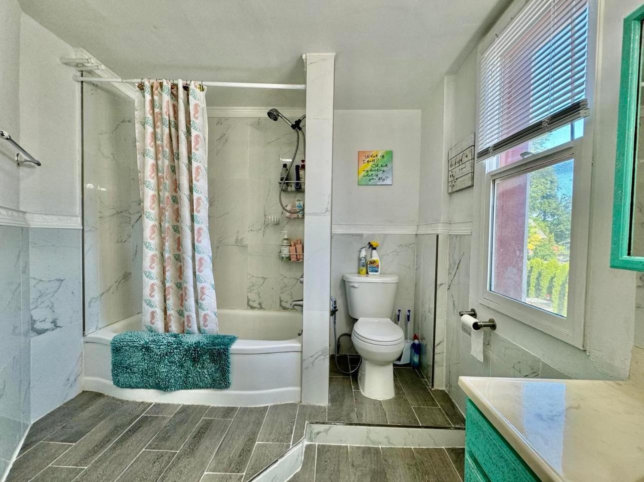 Private Room Tiny With Shared Bathroom Near Seatac Airport And Downtown Seattle Bagian luar foto